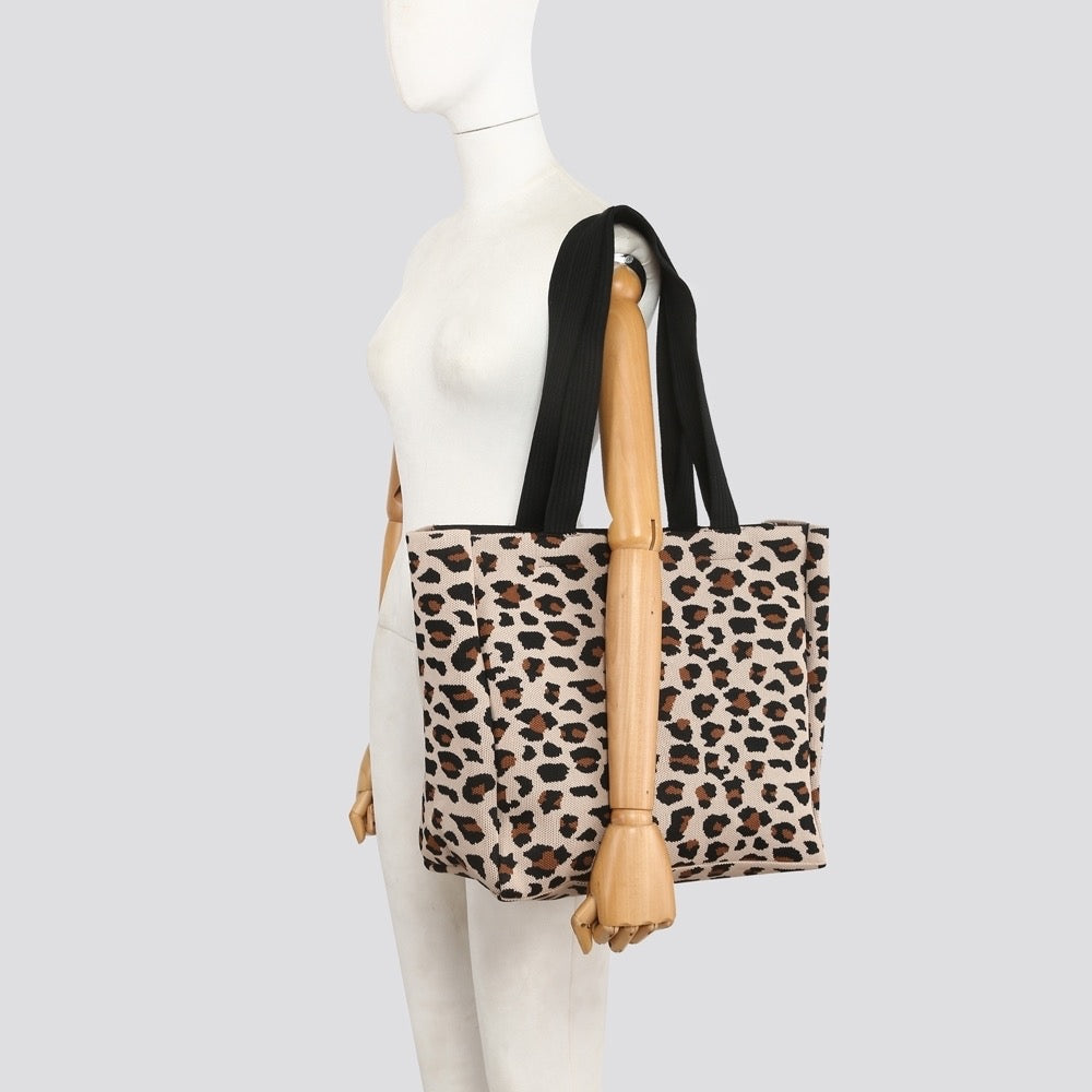 nude shoulder bag on manequin